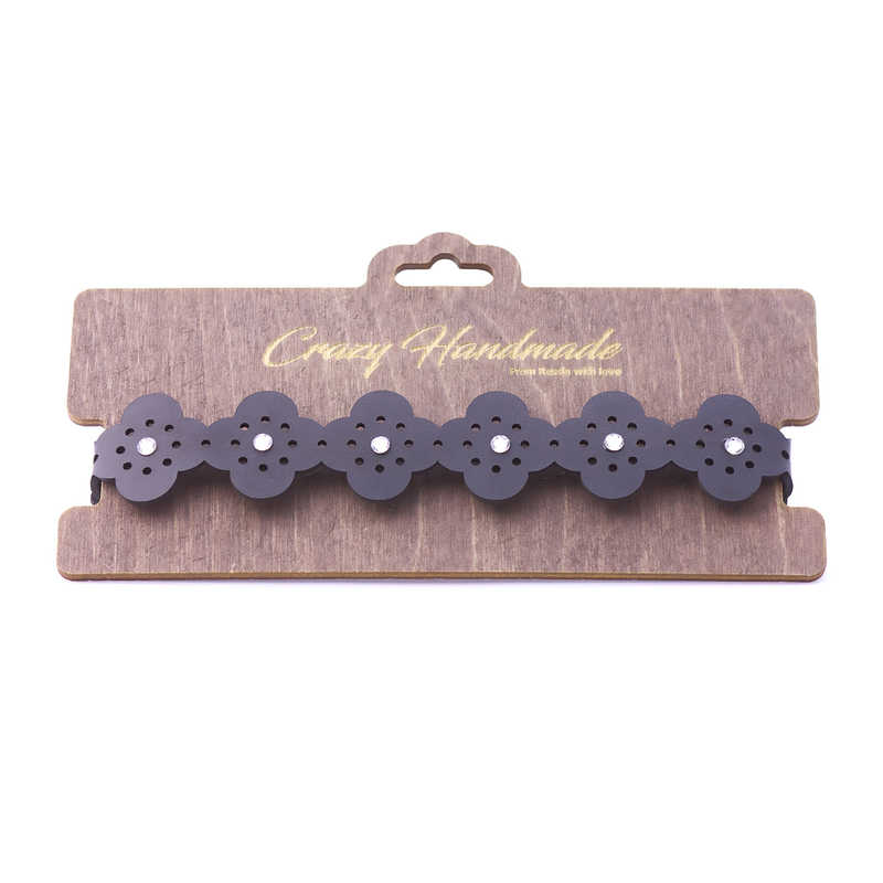 Чокер с узорами и стразами