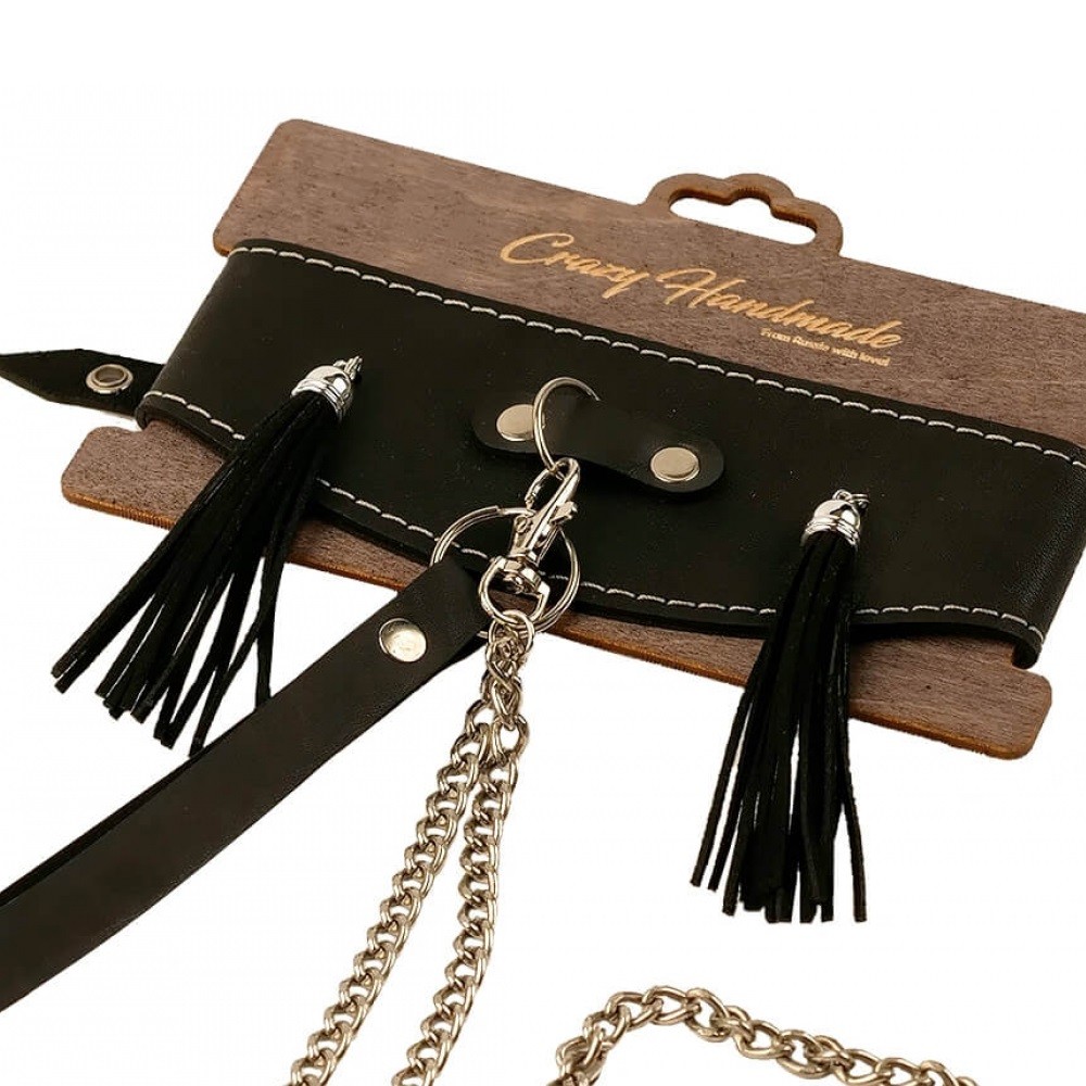 Высокий ошейник из натуральной кожи с кисточками