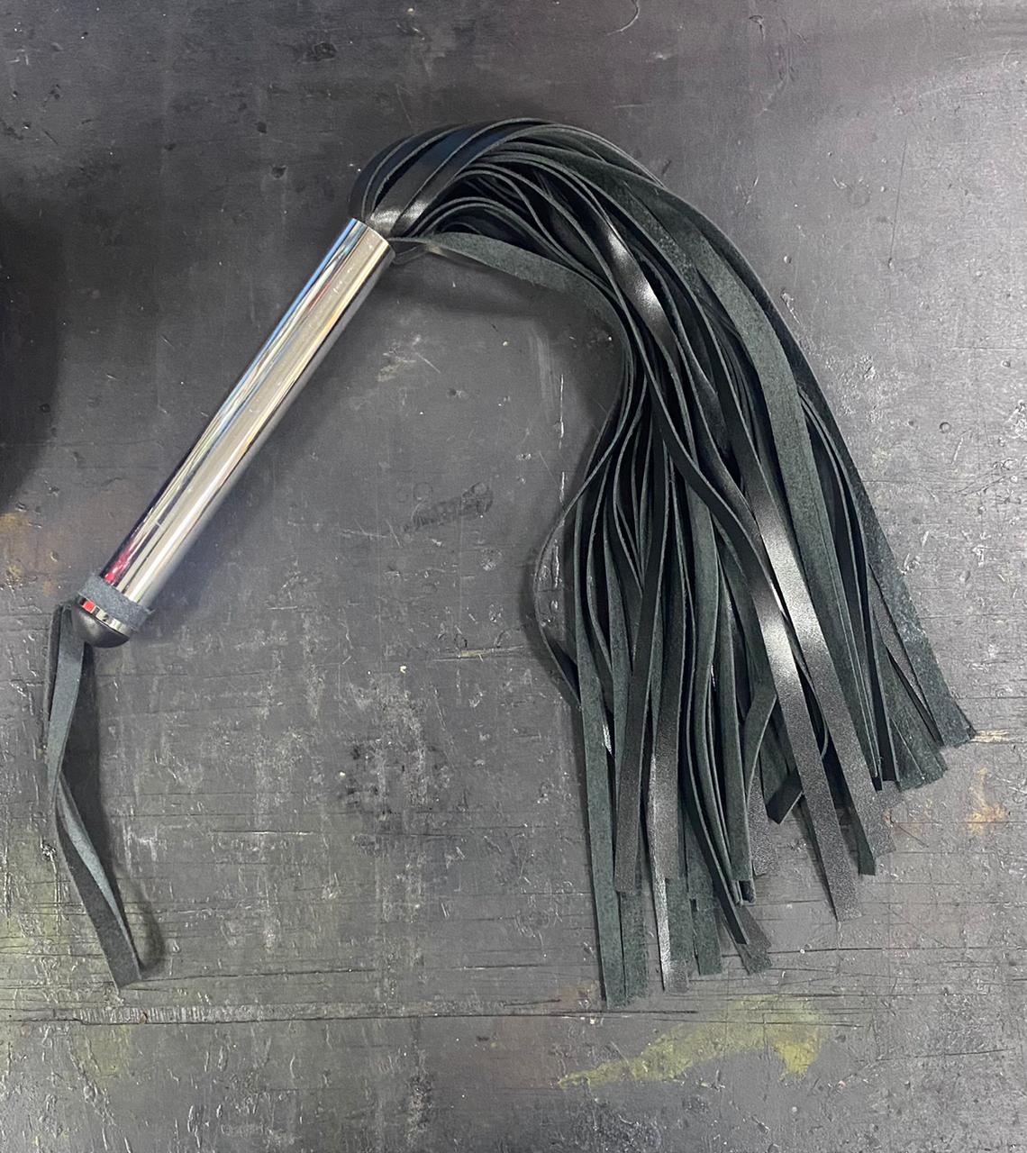 Большая плеть с металлической ручкой, 40 см.